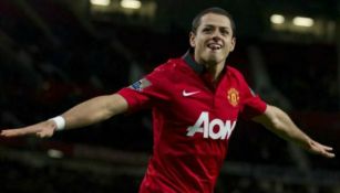 Javier Hernández festeja un gol con el Manchester United