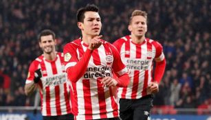 Chucky Lozano en un partido con el PSV 