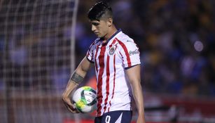 Alan Pulido lamenta una jugada de Chivas