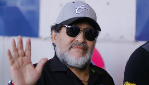 Maradona saluda a aficionados de Dorados 