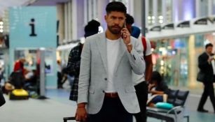 Oribe Peralta, en el AICM para partir a Guadalajara 