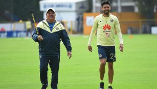 Miguel Herrera y Oribe Peralta, en los campos de Coapa 