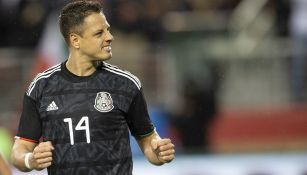 Chicharito durante un partido de la Selección Mexicana 