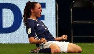 Bonsegundo celebra gol de último minuto contra Escocia 