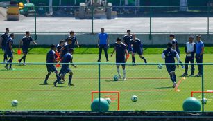 Jugadores de Cruz Azul en entrenamiento