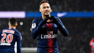 Neymar celebra un anotación con el PSG en Francia 