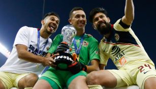 Martín, Marchesín y Oribe se tomaron una foto en el festejo del título del Apertura 2019