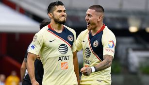 Henry Martín y Nico Castillo en festejo de gol