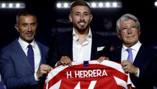 Herrera posa con nueva camiseta