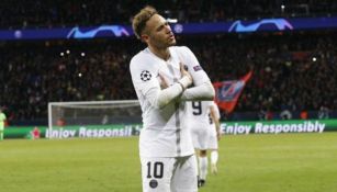 Neymar festeja un gol con el PSG