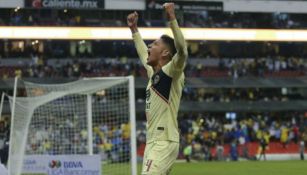 Álvarez festeja gol en el Estadio Azteca