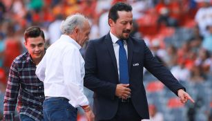 Javier Salinas con Alfredo Harp Helú antes de un partido de Diablos