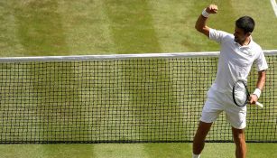 Novak Djokovic celebra victoria en Wimbledon 