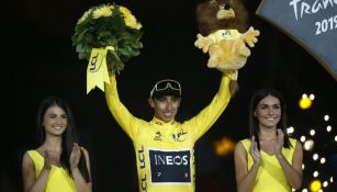 Egan Bernal festeja tras ganar el Tour de Francia 2019