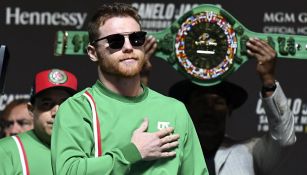 Canelo Álvarez durante su ceremonia de pesaje ante Jacobs 