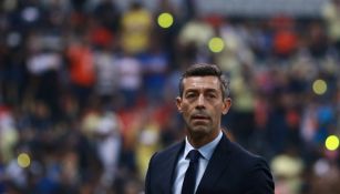 Pedro Caixinha durante un juego del Cruz Azul