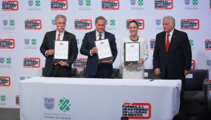 Chase Carey, Alejandro Soberón, Claudia Sheinbaum y Miguel Torruco durante la firma del convenio entre el Gobierno de la Ciudad de México y la Fórmula 1
