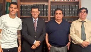 Kolodziejczak con los miembros del Consulado Mexicano en Laredo, Texas