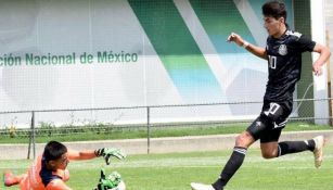 Diego Abreu en acción con la Selección Nacional