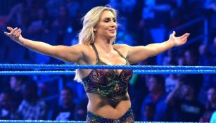 Charlotte Flair durante una lucha en WWE