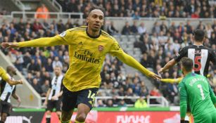 Pierre-Emerick Aubameyang festeja un gol con el Arsenal
