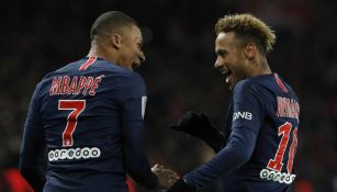 Kylian Mbappé y Neymar celebrando una anotación 