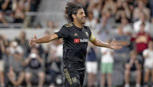 Carlos Vela festeja un gol con LAFC