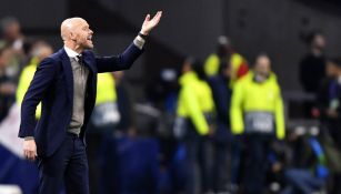 Erick ten Hag, estratega el Ajax dirigiendo ante APOEL