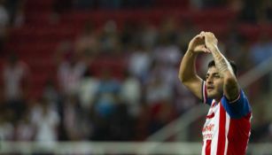 Alexis Vega festeja un gol con Chivas 