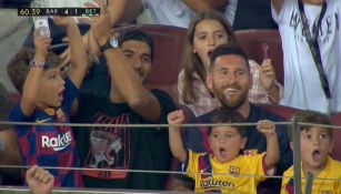 Luis Suárez y Lionel Messi con sus hijos en el Barcelona vs Betis