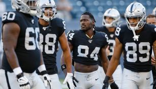 Antonio Brown, en compañía de jugadores de Raiders