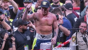 Canelo Álvarez celebra su triunfo ante Kovalev