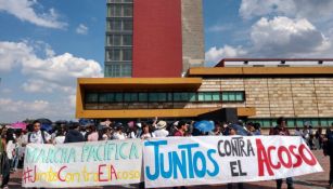 Manifestantes, afuera de Rectoría