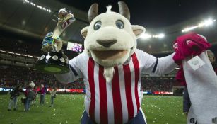 La Chiva Loca durante el festejo de Final de la Liga Femenil