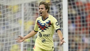 Sebastián Córdova festeja gol ante Chivas