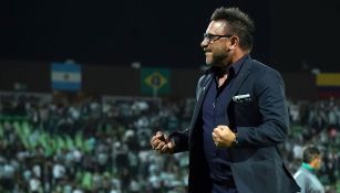 Antonio Mohamed en partido con Rayados