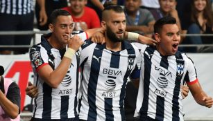Funes Mori, Sánchez y Rodríguez celebran un gol 