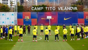 Jugadores del Barcelona guardan un minuto de silencio 
