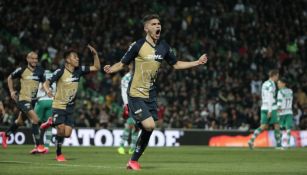 Pumas: Johan Vásquez festeja su gol ante Santos