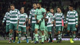 Jugadores de Santos en el partido contra Pumas