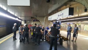 Aficionados de Sao Paulo y Corinthians se enfrentaron en el metro de Brasil