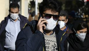 Hombre con tabapocas en Tehran, Iran
