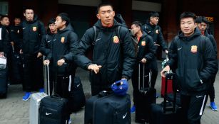 Jugadores del Wuhan Zall previo a volver a China