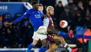 Acción en el juego entre Leicester City frente a Aston Villa