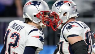 Rob Gronkowski y Tom Brady jugando con los Pats