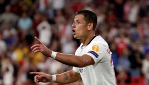 Javier Hernández disgustado tras la anulación de su anotación con Sevilla