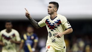 Nicolás Benedetti festeja un gol con América