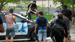 Ciudadanos protestando en Minneapolis