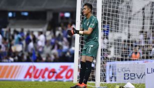 Raúl Gudiño en un partido con las Chivas