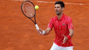 Djokovic juega con la pelota